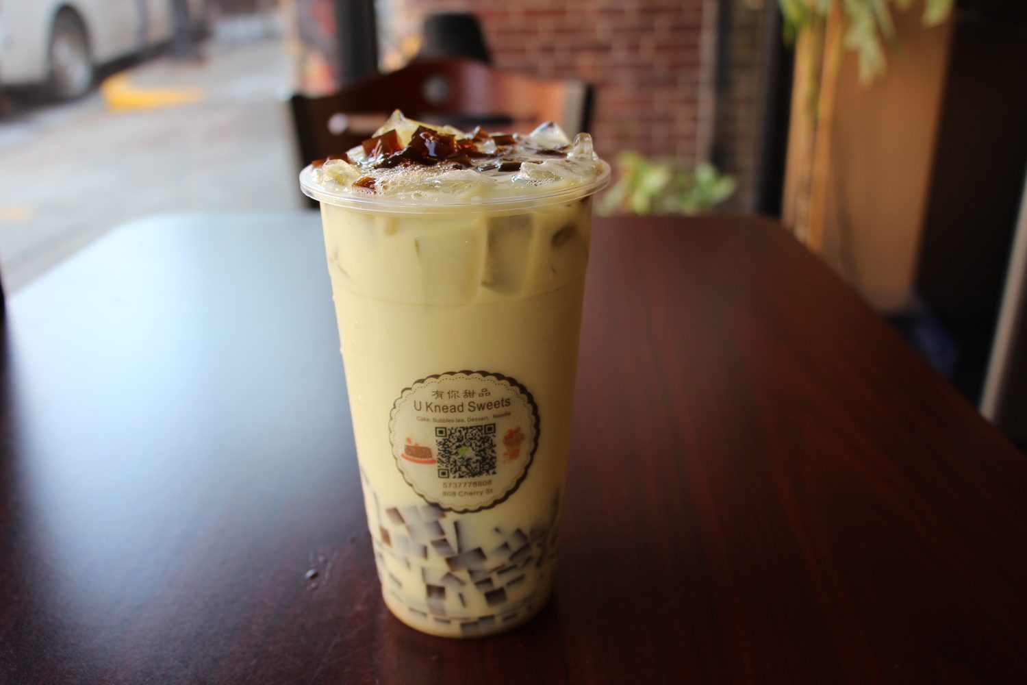 Jasmine green tea with cubes of coffee jelly
