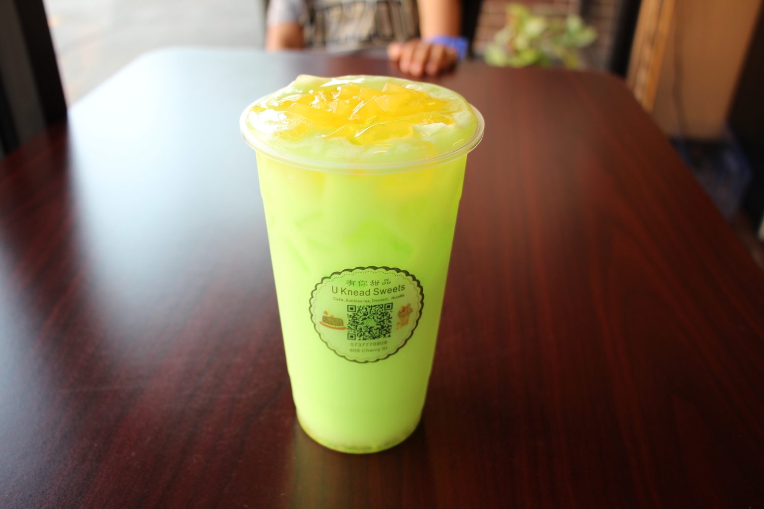 Passion fruit and honeydew tea with fruit jelly